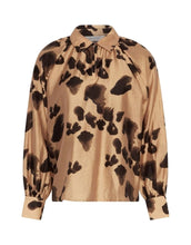 Laden Sie das Bild in den Galerie-Viewer, Shirt Nilla Romina I Iced Coffee Leo