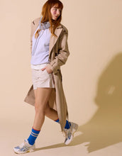 Laden Sie das Bild in den Galerie-Viewer, Stricksocken in Königsblau von POPEIA aus recycelter Wolle, nachhaltig produziert in Portugal, super weich und wärmend, perfekt für Alltag und Wintertage