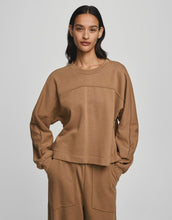 Laden Sie das Bild in den Galerie-Viewer, Sweatshirt Briena Slit I Toasted Coconut