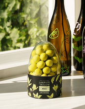 Laden Sie das Bild in den Galerie-Viewer, Lakrids by Bülow Lime Crackle Lakritz in Osterei-Verpackung mit weißer Schokolade und Limette (470 g).