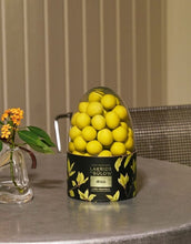 Laden Sie das Bild in den Galerie-Viewer, Lakrids by Bülow Lime Crackle Lakritz in Osterei-Verpackung mit weißer Schokolade und Limette (470 g).