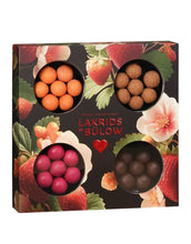 Laden Sie das Bild in den Galerie-Viewer, Lakrids by Bülow Love Selection Box Small mit gemischtem Lakritz und Schokolade.