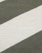 Laden Sie das Bild in den Galerie-Viewer, Hundedecke Ida M in Rose / Dark Olive – weiche, schadstoffgeprüfte Baumwollmischung, ideal für Hunde zu Hause oder unterwegs, pflegeleicht und in Österreich gefertigt.