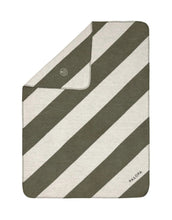 Laden Sie das Bild in den Galerie-Viewer, Hundedecke Ida M in Rose / Dark Olive – weiche, schadstoffgeprüfte Baumwollmischung, ideal für Hunde zu Hause oder unterwegs, pflegeleicht und in Österreich gefertigt.