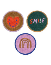 Laden Sie das Bild in den Galerie-Viewer, LÄSSIG Patches Set Little Gang Smile Heart mit Smiley- und FUN-Motiv aus 100 % Polyester, zum individuellen Gestalten von Taschen und Rucksäcken.
