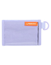 Laden Sie das Bild in den Galerie-Viewer, Geldbeutel Bold von Lässig in Lavender mit Klettverschluss, Sichtfenstern, Kleingeldfach mit Reißverschluss und Befestigungsöse – nachhaltig aus recyceltem Polyester gefertigt.