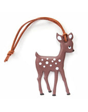 Laden Sie das Bild in den Galerie-Viewer, Runder Reflektor-Anhänger Bambi von Firefly Reflectors aus weichem, reflektierendem Material mit Lederband, ca. 8 cm – dekorativ und funktional.