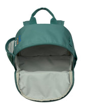 Laden Sie das Bild in den Galerie-Viewer, Kinderrucksack Mini Little Gang von Lässig in Dunkelgrün mit farbenfrohem Patch, Netztasche, Frontfach und separatem Nassfach – nachhaltig aus recyceltem Polyester gefertigt.