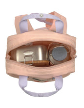 Laden Sie das Bild in den Galerie-Viewer, Kinderrucksack Square Little Gang von Lässig in Cherry Peach mit gestepptem Oberstoff, Stickereien und 7 l Volumen, aus recyceltem Polyester, ideal für Kindergarten und Ausflüge.