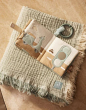 Laden Sie das Bild in den Galerie-Viewer, Jollein Activity Stoffbuch „On The Go“ – weiches Stoffbuch in Sea Green und Cloud Blue mit Knisterelementen, Schnüren, Spiegeln und Schlüsselanhänger, CE-zertifiziert.