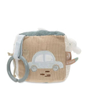 Laden Sie das Bild in den Galerie-Viewer, Jollein Aktivitäten-Würfel „On The Go“ – weicher Baby-Spielwürfel mit Schlüssel, Spiegel, Tankstellenmotiv und Ampel, Sea Green & Biscuit, 10x10x10 cm, handwaschbar.