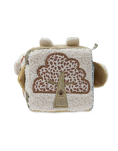 Laden Sie das Bild in den Galerie-Viewer, Jollein Aktivitäten-Würfel „Tiny Park“ – weicher Baby-Spielwürfel mit Tieren (Katze, Hund, Eule), Spiegel und knisternden Elementen, 10x10x10 cm, handwaschbar.