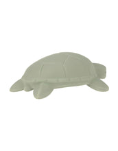 Laden Sie das Bild in den Galerie-Viewer, LÄSSIG Badewannenspielzeug Schildkröte aus BPA-freiem Naturkautschuk, weiche Form, integrierte Rassel, ideal für Babys und Kleinkinder, für Badewanne und Dusche.