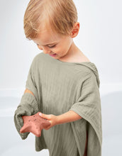 Laden Sie das Bild in den Galerie-Viewer, LÄSSIG Badewannenspielzeug Seestern aus BPA-freiem Naturkautschuk, weiche Form, integrierte Rassel, ideal für Babys und Kleinkinder, für Badewanne und Dusche.