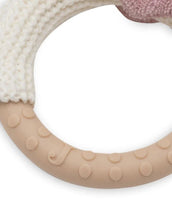 Laden Sie das Bild in den Galerie-Viewer, Jollein Beißring „Katze Jill“ – weicher Silikon-Beißring mit gestricktem Katzenkopf, CE-zertifiziert, lindert Zahnungsschmerzen.