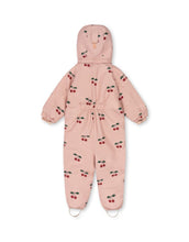 Laden Sie das Bild in den Galerie-Viewer, Rosa Schneeeinteiler mit Kirschmuster von Konges Sløjd, wasser- und winddicht, mit abnehmbarer Kapuze und Fleecefutter.