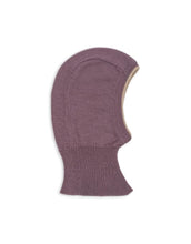 Laden Sie das Bild in den Galerie-Viewer, Louli Balaclava von Konges Sløjd in Hortensia aus 100 % Merinowolle.