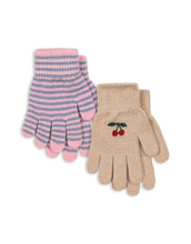 Laden Sie das Bild in den Galerie-Viewer, 2 Paar Kinderhandschuhe von Konges Sløjd aus Wollmischung in Cherry/Stripe und Lemon/Stripe farben.