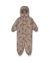 Laden Sie das Bild in den Galerie-Viewer, Hellbrauner Schneeeinteiler mit Tigermuster von Konges Sløjd, wasser- und winddicht, mit abnehmbarer Kapuze und Handschuhhaken.