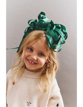 Laden Sie das Bild in den Galerie-Viewer, Liewood ORLANE Strickpullover Holiday/Sandy mit winterlichen Stickereien aus weicher Bio-Baumwolle.