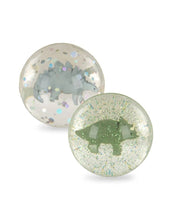 Laden Sie das Bild in den Galerie-Viewer, Zwei transparente Flummi-Bälle von Konges Sløjd mit 3D-Figuren und Glitzer im Inneren.