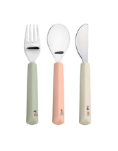 Laden Sie das Bild in den Galerie-Viewer, Buntes Kinderbesteck-Set mit Kirschmotiv aus Edelstahl und Silikongriffen. Ideal für Kleinkinder ab 12 Monaten.
