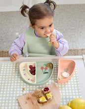 Laden Sie das Bild in den Galerie-Viewer, LÄSSIG Menüteller Kinder Silikon 3er Set Happy Fruits Kirsche, Regenbogenform, BPA-frei, stapelbar, bruchfest, spülmaschinen- und mikrowellengeeignet.