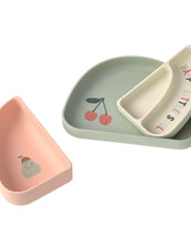 Laden Sie das Bild in den Galerie-Viewer, LÄSSIG Menüteller Kinder Silikon 3er Set Happy Fruits Kirsche, Regenbogenform, BPA-frei, stapelbar, bruchfest, spülmaschinen- und mikrowellengeeignet.