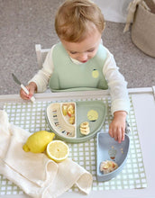 Laden Sie das Bild in den Galerie-Viewer, LÄSSIG Menüteller Kinder Silikon 3er Set Happy Fruits Lemon, Regenbogenform, BPA-frei, stapelbar, bruchfest, spülmaschinen- und mikrowellengeeignet.