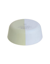 Laden Sie das Bild in den Galerie-Viewer, Blaue und grün Kinderschale aus Silikon mit Zitronenmotiv, BPA-frei, flexibel, mikrowellen- und spülmaschinengeeignet, ideal für Babys ab 6 Monaten.