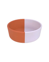 Laden Sie das Bild in den Galerie-Viewer, Lila und rot Kinderschale aus Silikon mit Herzmotiv, BPA-frei, bruchfest, mikrowellen- und spülmaschinengeeignet, für Babys ab 6 Monaten.