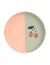 Laden Sie das Bild in den Galerie-Viewer, LÄSSIG Runder Kinderteller aus rosa Silikon im Kirsch-Design, BPA-frei, mikrowellen- und spülmaschinengeeignet, für Babys ab 6 Monaten.