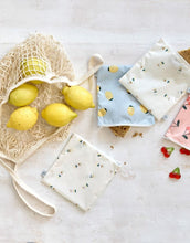 Laden Sie das Bild in den Galerie-Viewer, Wiederverwendbarer Frühstücksbeutel 2er Set für Kinder, Zitronen-Motiv, BPA-frei, wasserabweisend, 17 x 18 cm, Happy Fruits Kollektion von Lässig.