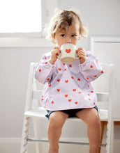 Laden Sie das Bild in den Galerie-Viewer, Lavendelfarbener Trinklernbecher mit Herz- und Regenbogenmotiv, BPA-frei, mit Griffen und Antitropf-Ventil, mikrowellen- und spülmaschinengeeignet, für Babys ab 6 Monaten.