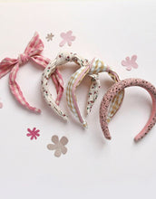 Laden Sie das Bild in den Galerie-Viewer, Haarreif I Prairie Floral Padded