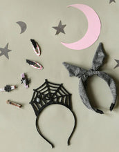 Laden Sie das Bild in den Galerie-Viewer, Haarreif I Spooky Spider