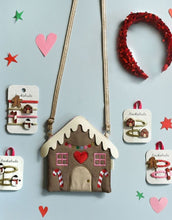 Laden Sie das Bild in den Galerie-Viewer, Haarspangen Jolly Gingerbread Man - Festliche Rockahula Weihnachts-Haaraccessoires mit glitzernden Details und fröhlichen Farben – liebevoll gestaltet für kleine und große Winterträume.