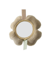 Laden Sie das Bild in den Galerie-Viewer, Jollein Kinderwagenkette „Tiny Park“ mit Hund, Katze und Kleeblatt mit Spiegel – aus Baumwolle und Polyester, CE-zertifiziert, mit Glöckchen für sanfte Klänge.