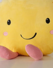 Laden Sie das Bild in den Galerie-Viewer, Handgearbeitetes Dekokissen in Zitronenform in Gelb