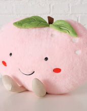 Laden Sie das Bild in den Galerie-Viewer, Handgearbeitetes Dekokissen in Apfelform in Pink