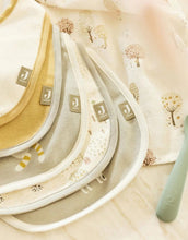 Laden Sie das Bild in den Galerie-Viewer, Jollein Mullwindeln Hydrophil 2er Set „Tiny Park“ – große 115x115 cm Musselin-Tücher aus Baumwolle mit niedlichem Tier- und Park-Print, OEKO-TEX zertifiziert, weich und saugfähig.