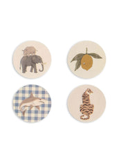 Laden Sie das Bild in den Galerie-Viewer, Konges Sløjd Pflaster Blue Mix – 24 dekorative wasserabweisende Kinderpflaster in verschiedenen Formen und Mustern.