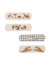 Laden Sie das Bild in den Galerie-Viewer, Konges Sløjd Pflaster Blue Mix – 24 dekorative wasserabweisende Kinderpflaster in verschiedenen Formen und Mustern.