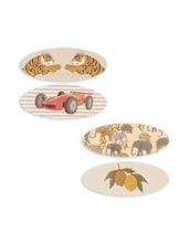 Laden Sie das Bild in den Galerie-Viewer, Konges Sløjd Pflaster Blue Mix – 24 dekorative wasserabweisende Kinderpflaster in verschiedenen Formen und Mustern.