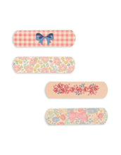 Laden Sie das Bild in den Galerie-Viewer, Konges Sløjd Pflaster Pink Mix – 24 dekorative wasserabweisende Kinderpflaster in verschiedenen Formen und Mustern.