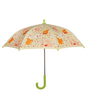 Laden Sie das Bild in den Galerie-Viewer, Sass & Belle Kinderregenschirm Garden Friends in Grün mit fröhlichem Tiermotiv.