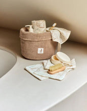 Laden Sie das Bild in den Galerie-Viewer, Jollein Spucktuch 3er Set „Elephant Tales“ – 31x31 cm Musselin-Mulltücher aus Baumwolle mit Elefantenprint, OEKO-TEX zertifiziert.