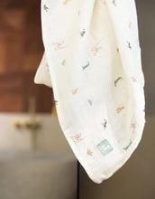 Laden Sie das Bild in den Galerie-Viewer, Jollein Spucktuch 3er Set „Jungle Jambo“ – 70x70 cm Mulltücher aus Baumwolle mit Gepardenprint, OEKO-TEX zertifiziert.