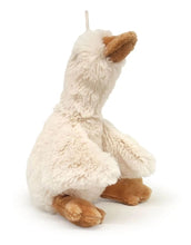 Laden Sie das Bild in den Galerie-Viewer, Mea Lini Stofftier Gans klein in Weiß aus weichem Plüsch.