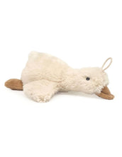Laden Sie das Bild in den Galerie-Viewer, Mea Lini Stofftier Gans klein in Weiß aus weichem Plüsch.